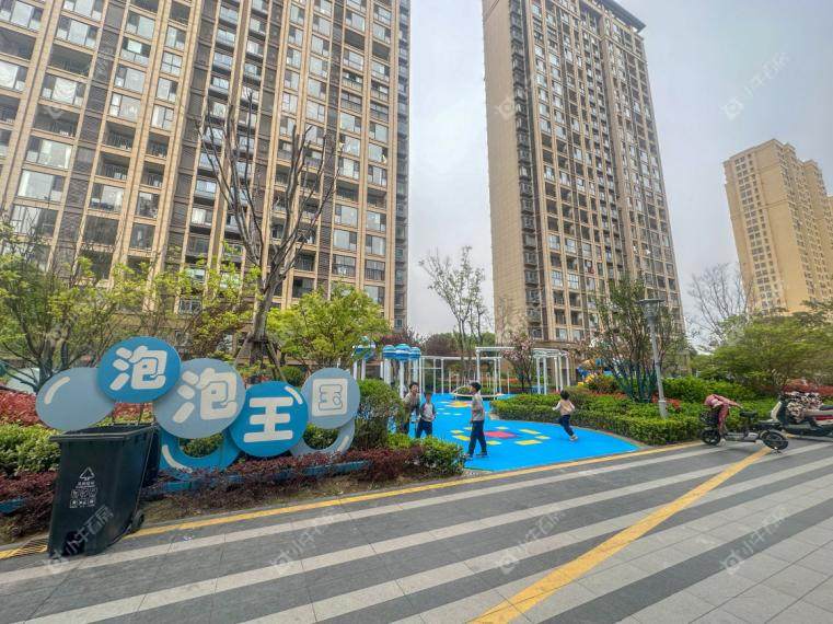 锦凤合鸣实景图