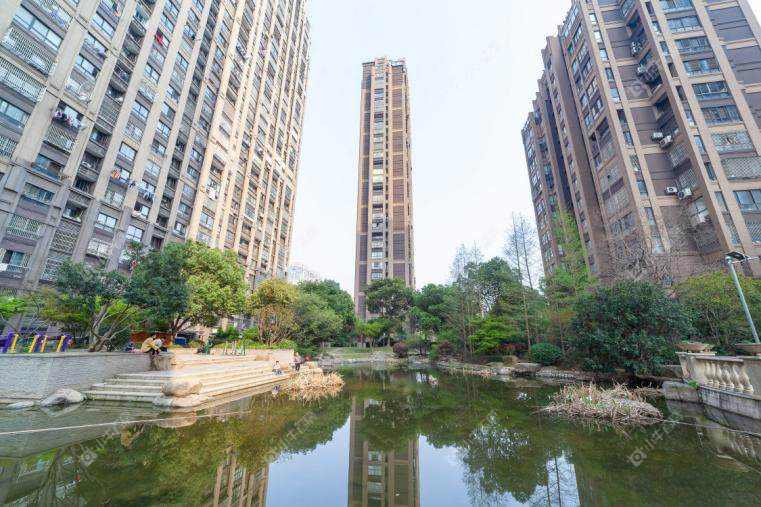 绿地世纪城二期小区实景图 绿地世纪城二期小区实景图