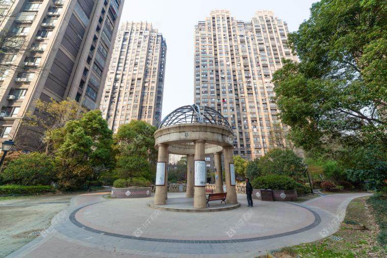 绿地世纪城二期小区实景图 绿地世纪城二期小区实景图