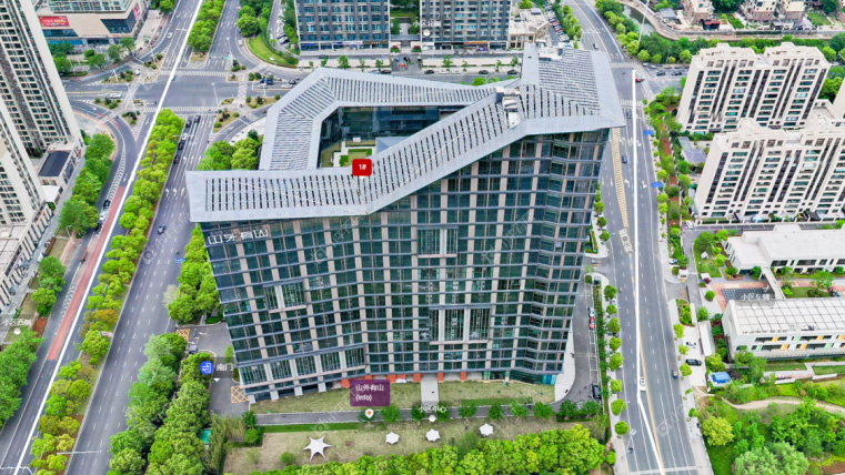 山外有山摆位图